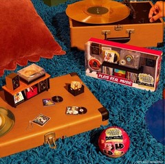 MGA’s Miniverse Real Music Record Player Mini Collectibles Mini Playable Record