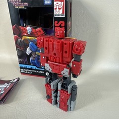 Hasbro Transformers Studio Series 86/25 Autobot Blaster & Eject