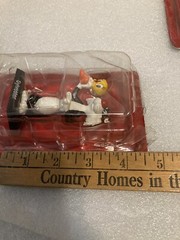 WARNER BROS LOONEY TUNES DIE CAST METAL CHARACTERS SYLVESTER AND TWEETY