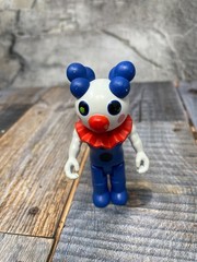 Roblox Phat Mojo Piggy Blue Clowny Clown Action Figure Toy 3.5″ Minitoon