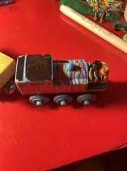Thomas & Friends Wooden Railway Birthday Train Plus Cake Cargo Car Y4501 Magnet