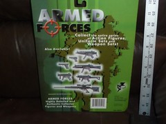 INTOYZ ARMED FORCES MP5K AND MP5KPDW CARDED WEAPONS 1/6TH SCALE