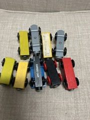 Lot of 8 Wooden Railway Train Cars Magnets Non Branded Compatible Brio / Thomas