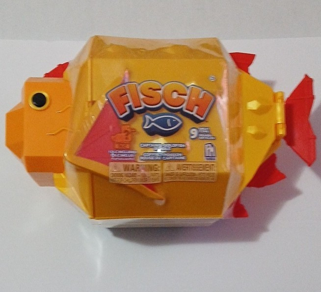Fisch Fish Figure Toy Set 9pc w/ Accessories Plastic Fish-Shaped Container