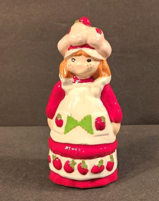 VINTAGE 1980’S STRAWBERRY SHORTCAKE CERAMIC 5 1/2 INCH FIGURINE UNBRANDED RARE