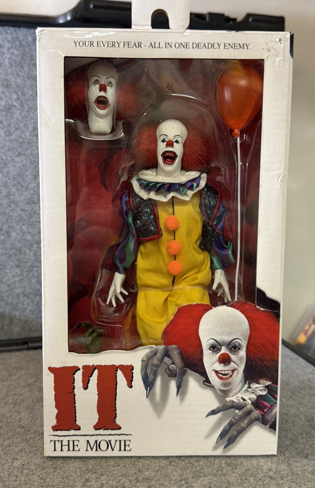 NECA It (1990) – Pennywise (Clothed) Action Figure