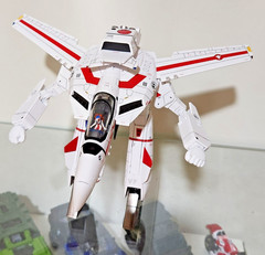 Threezero Transform Robotech ROBO DOU VF-1J Rick Hunter Action Figure