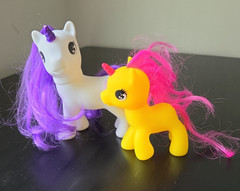 Lot Of 2 Large Plastic Play Horses Ponies White Yellow Toy Figure Unbranded