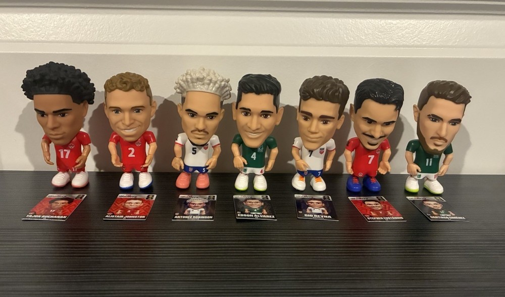 Zuru FIFA Ballers Zuru 5 Surprise Lot of 7 Soccer Figures Loose With Accessories