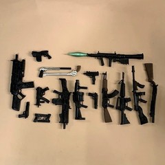 US! McFarlane Toys Munitions Pack Weapons Guns For 7″ Figure DC Deluxe Accessory