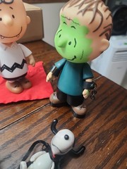 Peanuts Its The Great Pumpkin Charlie Brown Snoopy Linus Schroeder Figure Lot