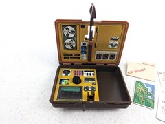 Vintage 1975 Kenner SMDM Oscar Goldman Figure Exploding Briefcase W/ Files