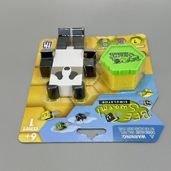 Roblox Bee Swarm Simulator Panda Bear 5″ Figure Pk w/ Mystery Bee & Honeycomb