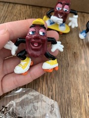 Lot of 4 Vintage California Raisins 1980s & 2001 PVC Toy Figures