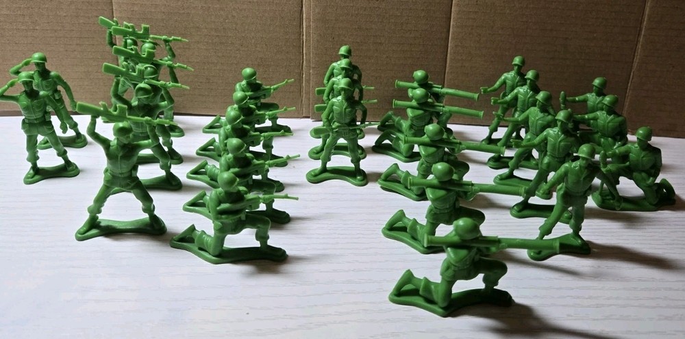 28 Disney Pixar Toy Story Green Army Men TB64