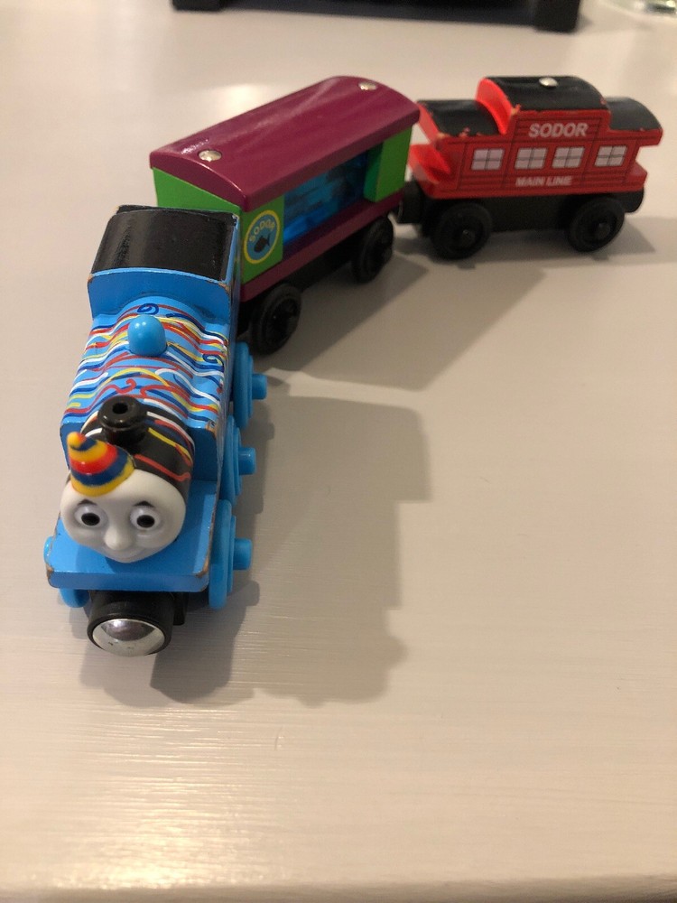Thomas the train wooden Birthday Thomas Y4501 Rare! Aquarium Car & Sodor Caboose