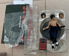 ENTER THE DRAGON Bruce Lee 77th Anniversary Ver. Figure Three-headed Statue 1/6