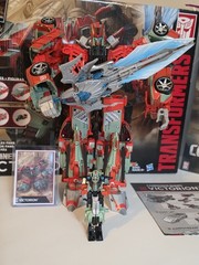 Hasbro Transformers Combiner Wars Victorion Set Complete.