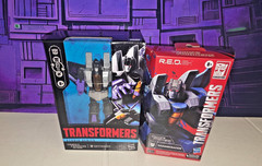 2 NEW Transformers Studio Series SS86 Skywarp RED Thundercracker LOT SHIP BLOBAL