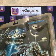 NIB NRFB AVP Alien vs Predator Playsets Alien Queen with Base McFarlane Toys