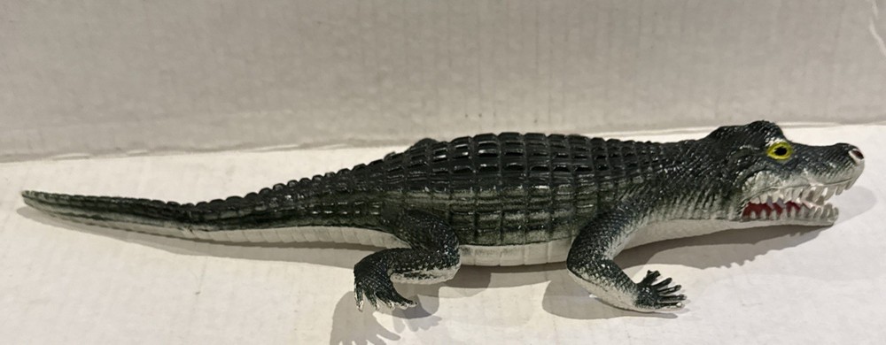 Alligator Crocodile Rubber Toy Figure 1976 Hong Kong