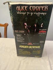 ALICE COOPER Welcome My Nightmare Art Asylum Ultimate Series 18″ Damaged Box