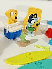 Bluey Beach Accessories And 2 Figures Lot