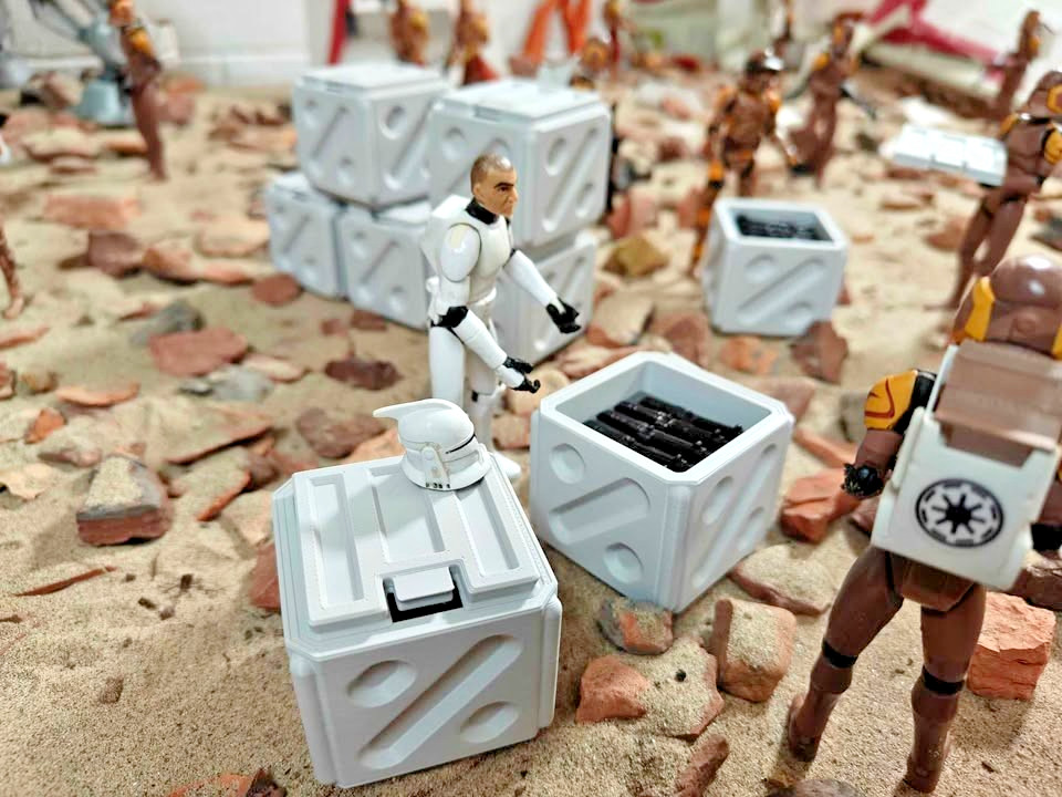 Star wars the clone wars cargo Crate with removable lid & blaster storage insert