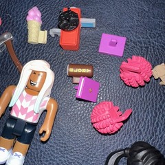 Roblox Toys Action Celebrity Mini Figures / Accessories Lot Of 20+ Pieces