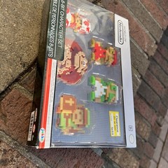 WORLD OF NINTENDO 8-BIT CHARACTER SET MARIO LUIGI LINK DONKEY KONG TOAD. JAKKS