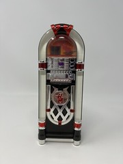 Disney HANNAH MONTANA 8″ Juke box – Lights Up Multiple Colors PLAYS 2 SONGS 2007