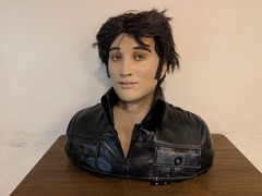 2007 WowWee Alive Elvis Presley Singing & Talking Animatronic (NO MICROPHONE)