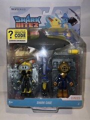 Roblox DevSeries SHARK BITE 2: SHARK CAGE Figure Set W/Exclusive Virtual Code