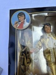 Elvis Presley Graceland 12 in Action Figure w/ Guitar Mic 1984 with souvenir cup