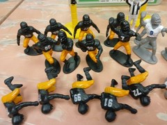 KASKEY KIDS Football Guys Black/gold Blue/silver Referee 26 Figs Goal Posts READ