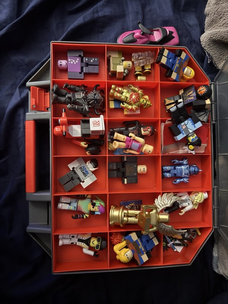 Roblox Jazwares Action Figures Lot 20+ w/ Pizza Delivery Scooter, Goldcannonwing