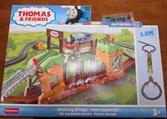 Thomas & Friends TrackMaster Walking Bridge Playset + Motorized Train & Tracks