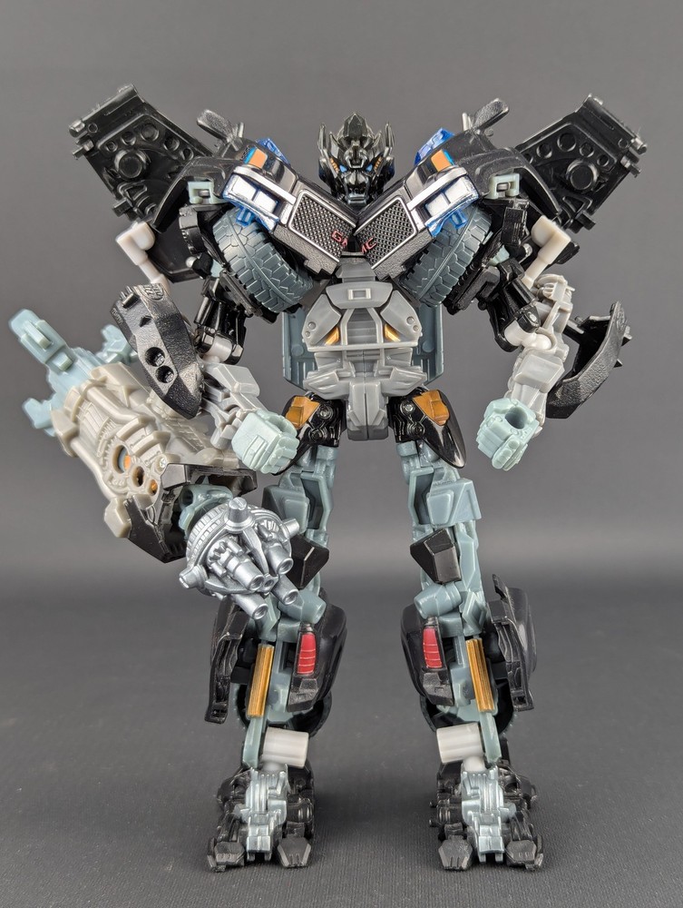 Transformers Dark of the Moon Ironhide complete Hasbro DOTM Voyager 2011