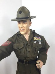 1/6 USMC MARINE GUNNERY SERGEANT R LEE ERMEY IN FULL DRESS GREENS SWORD & STAND