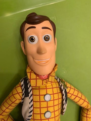 TOY STORY PULL STRING TALKING WOODY DOLL 16″ DISNEY STORE COLLAR FLAW & NO HAT
