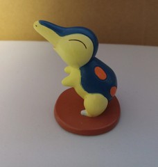 Poke Ball Blaster Yellow w/ Cyndaquil Line Figures & Battle Discs (Tomy, 2000)