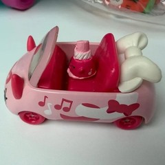 Shopkins Cupcake Truck Cutie Car Play n Display Collector’s Van with Car + Extra