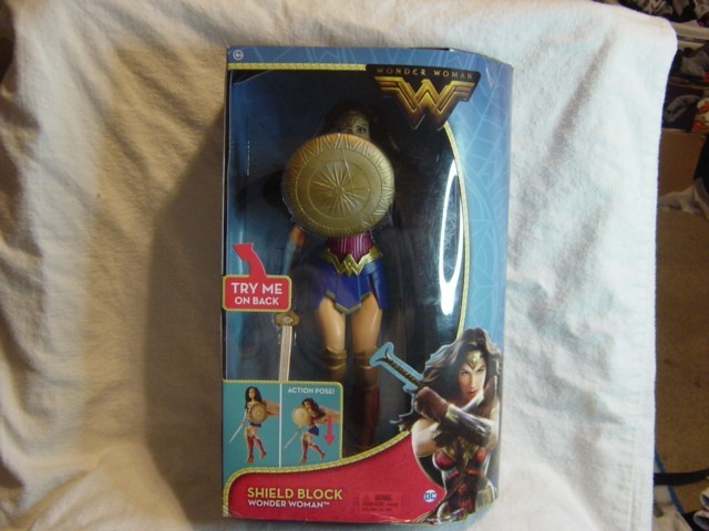 MATTEL- FROM THE MOVIE WONDER WOMAN- SHIELD BLOCK WONDER WOMAN DOLL