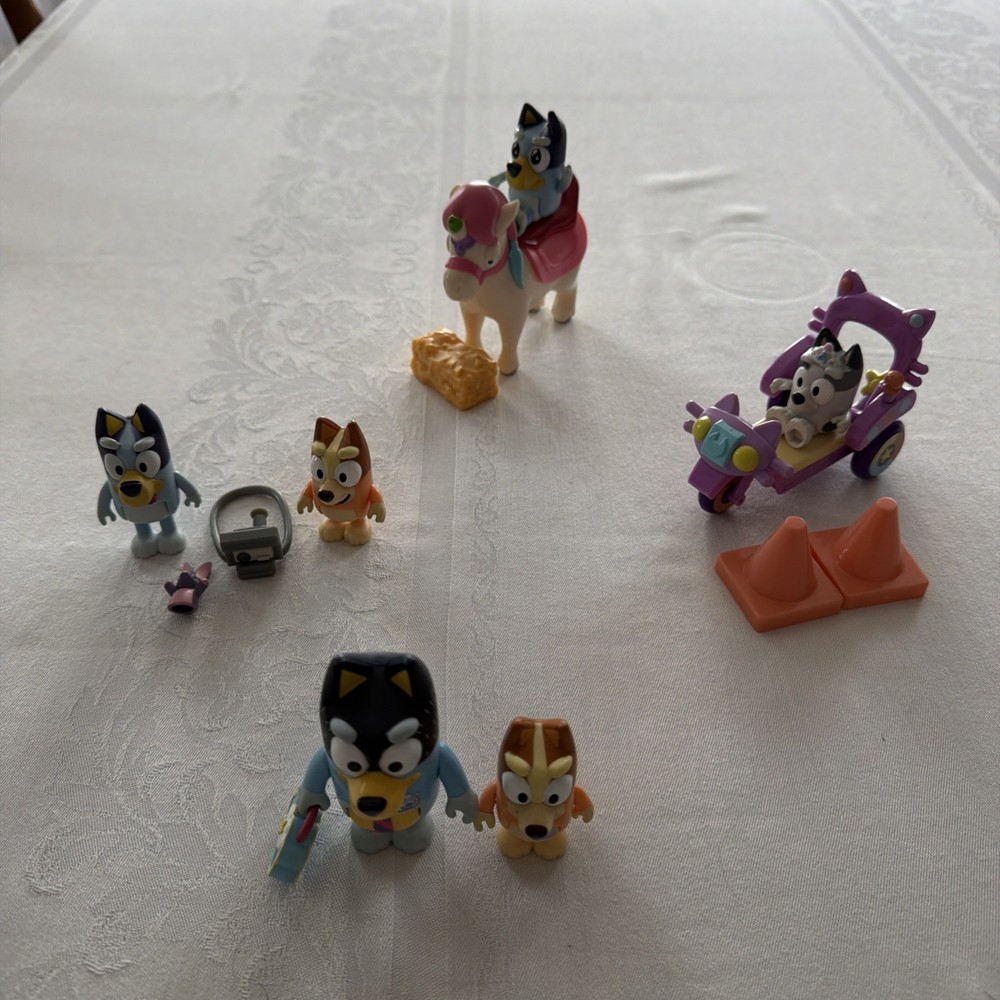 Bluey Family Friends Action Figure Lot of 4 Complete Bingo Muffin Bandit