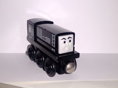 THOMAS & FRIENDS WOODEN RAILWAY~DEVIOUS DIESEL~2000 BRITT ALLCROFT (VERY NICE)