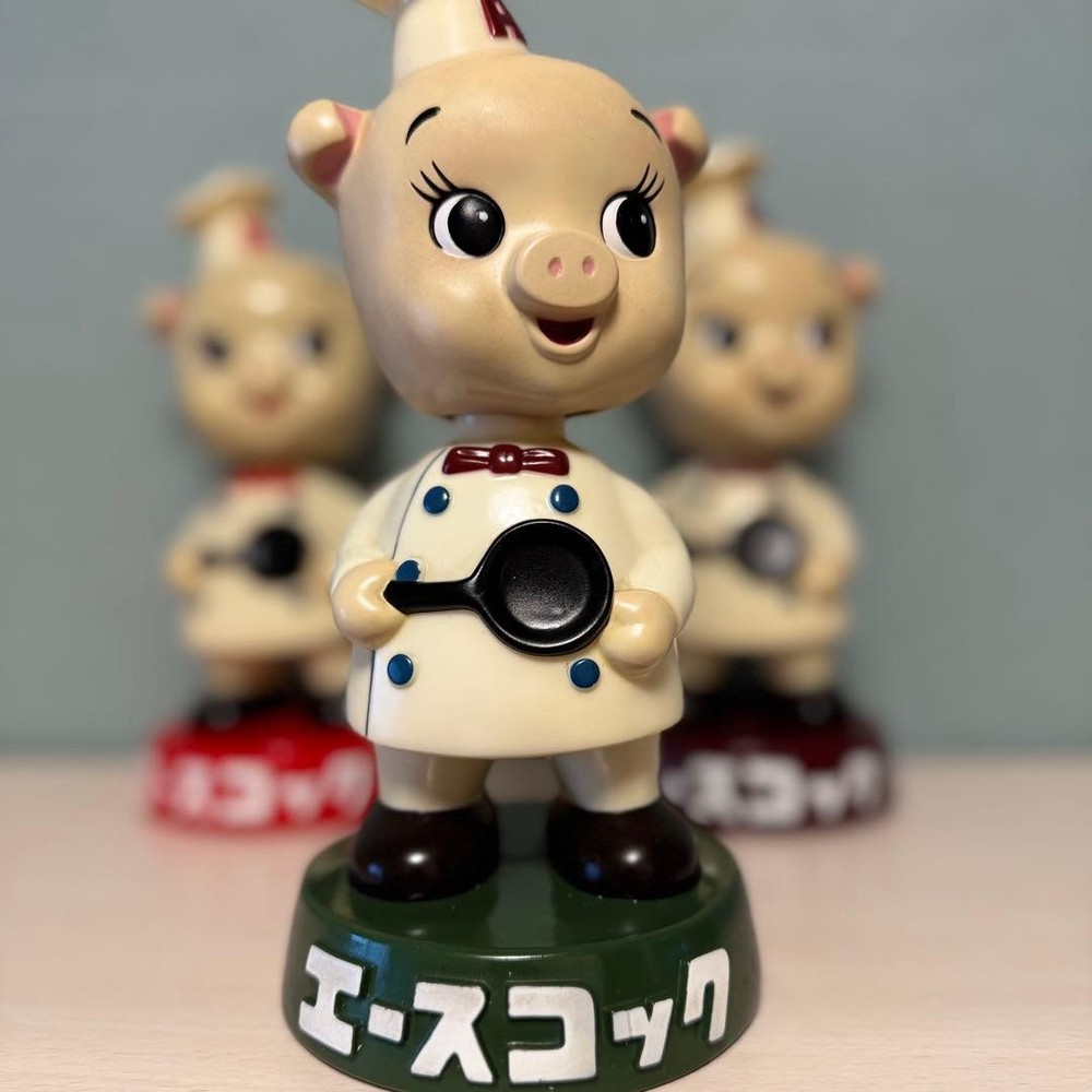 Limited Edition [Acecook Piggy] Wobble Head Figure Green Base Toys Club