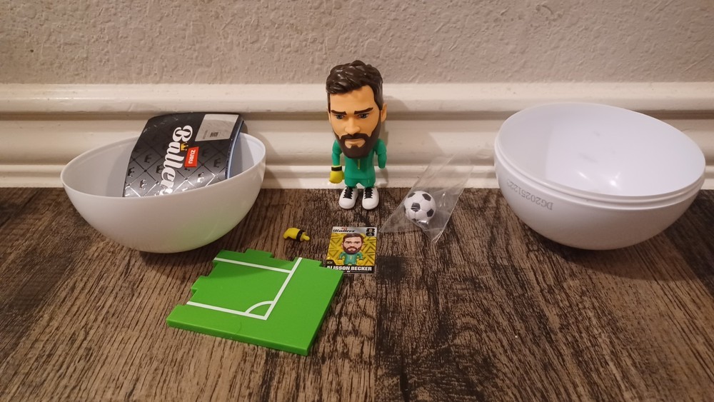 NEW – Zuru Ballers 2026 FIFA World Cup Soccer ALISSON BECKER Rare Buy it Now.