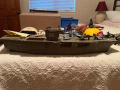 1998 REDBOX 65 AIRCRAFT CARRIER 31″ LONG WITH 6 planes
