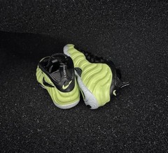Nike Air Foamposite Electric Green 1/6 Scale
