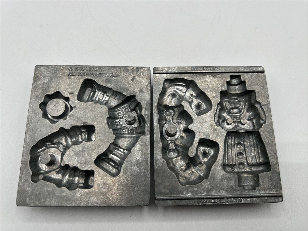 1993 TOYMAX METAL MONSTER MOLDS “ROBOT?”